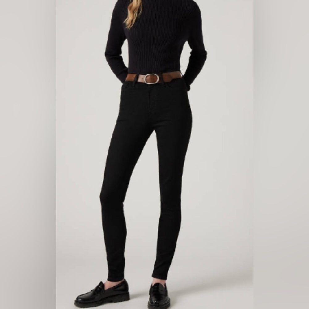 Black skinny Levi’s jeans!!